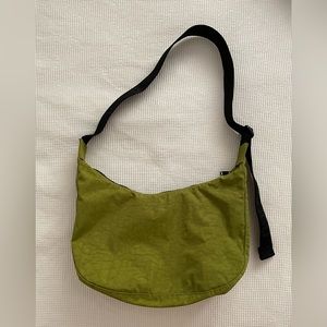 Baggu medium crescent bag in Avocado